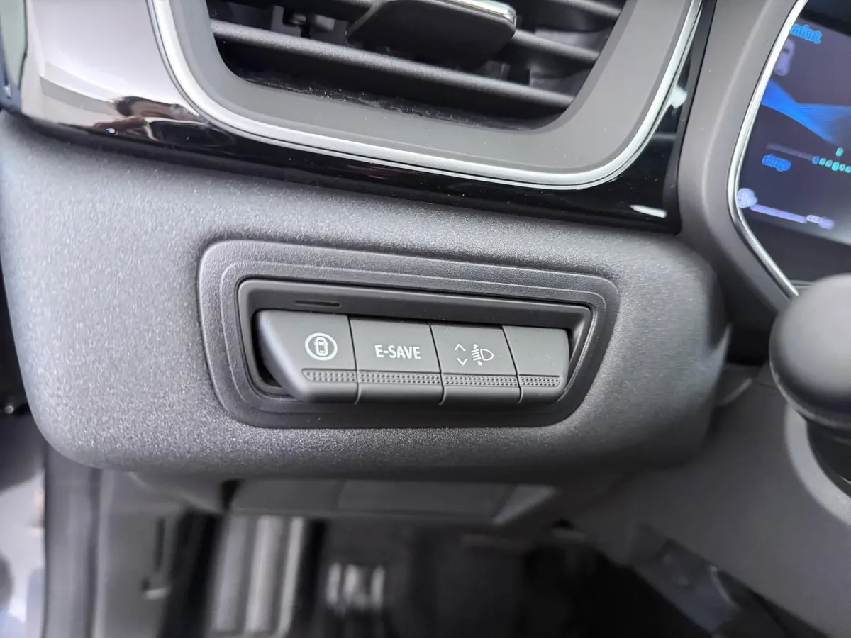 1.8 HEV Intense+ | €3.000 Korting | Adaptieve cruise | Stoel/Stuur en vooruit verwarming | MI-PILOT | Sfeerverlichting | 18-inch lichtmetalen velgen | LED-koplampen | Apple carplay/Android