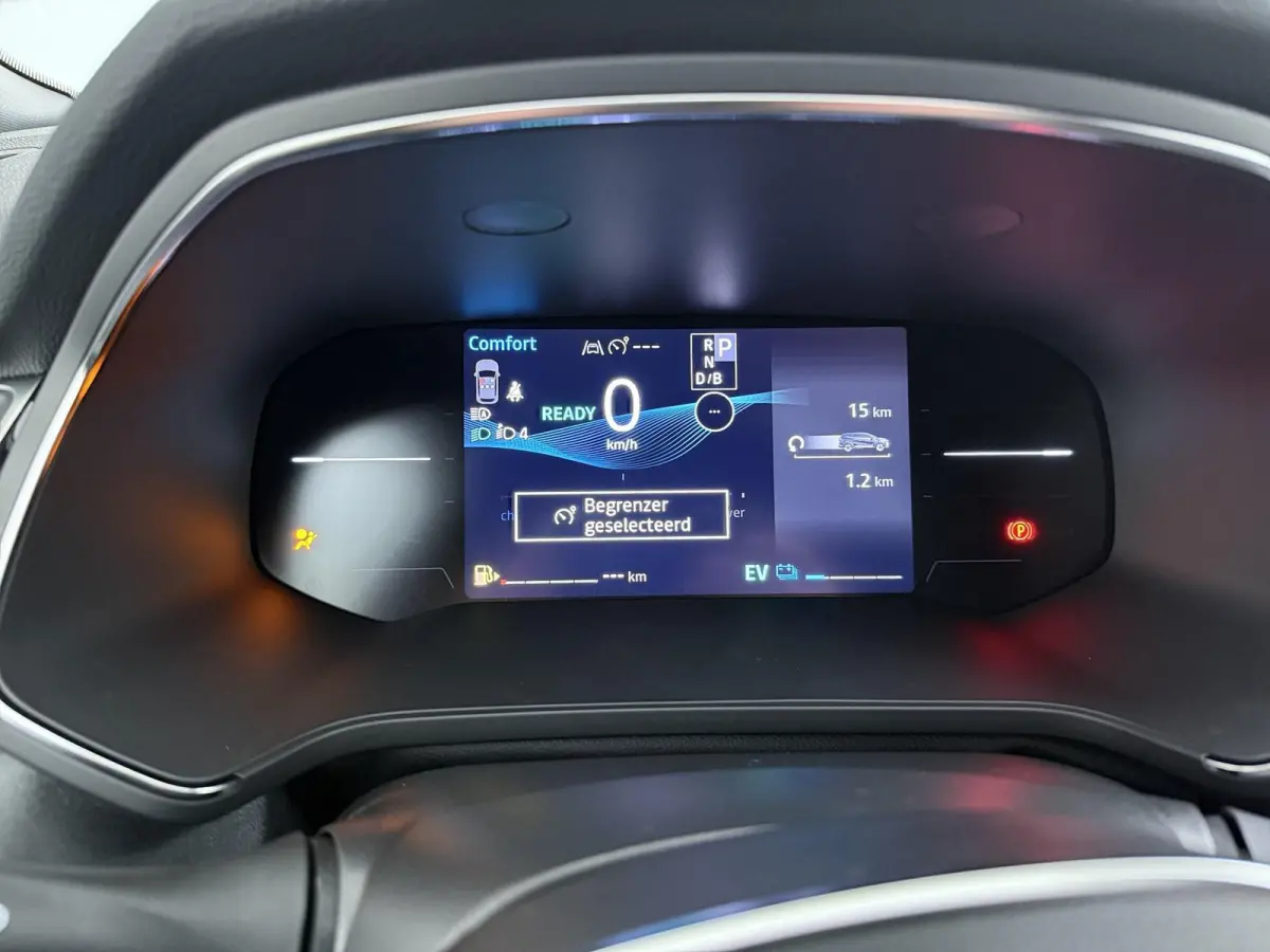 1.8 HEV Intense+ | €3.000 Korting | Adaptieve cruise | Stoel/Stuur en vooruit verwarming | MI-PILOT | Sfeerverlichting | 18-inch lichtmetalen velgen | LED-koplampen | Apple carplay/Android