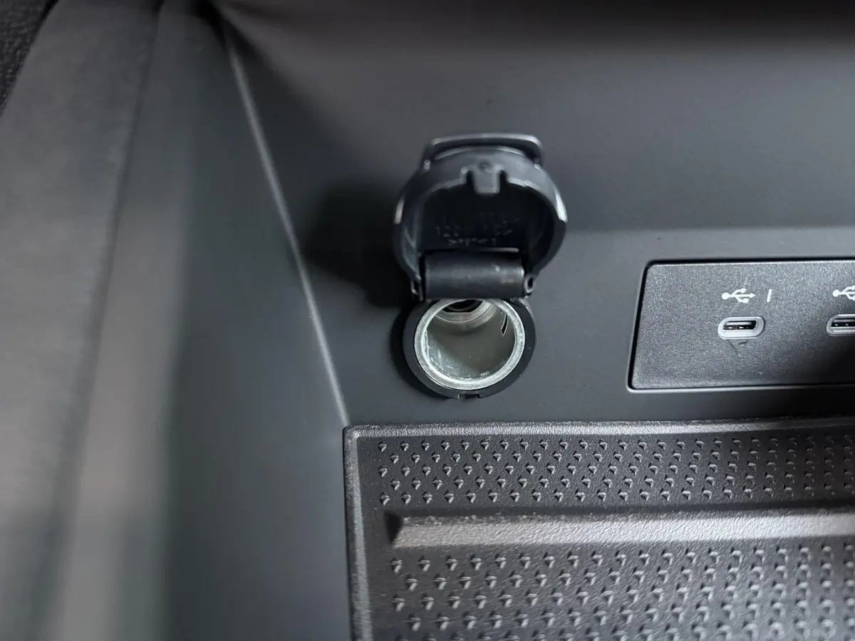 1.8 HEV Intense+ | €3.000 Korting | Adaptieve cruise | Stoel/Stuur en vooruit verwarming | MI-PILOT | Sfeerverlichting | 18-inch lichtmetalen velgen | LED-koplampen | Apple carplay/Android