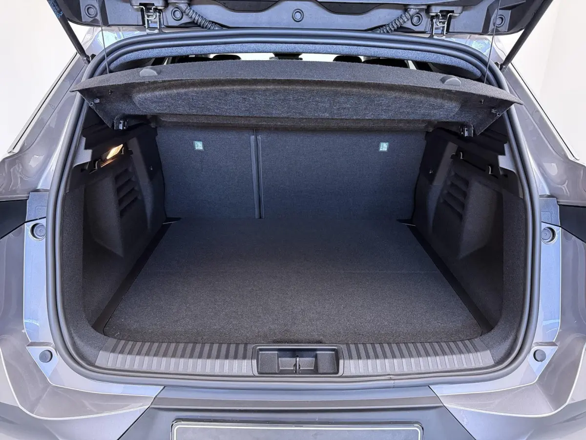 1.8 HEV Intense+ | €3.000 Korting | Adaptieve cruise | Stoel/Stuur en vooruit verwarming | MI-PILOT | Sfeerverlichting | 18-inch lichtmetalen velgen | LED-koplampen | Apple carplay/Android