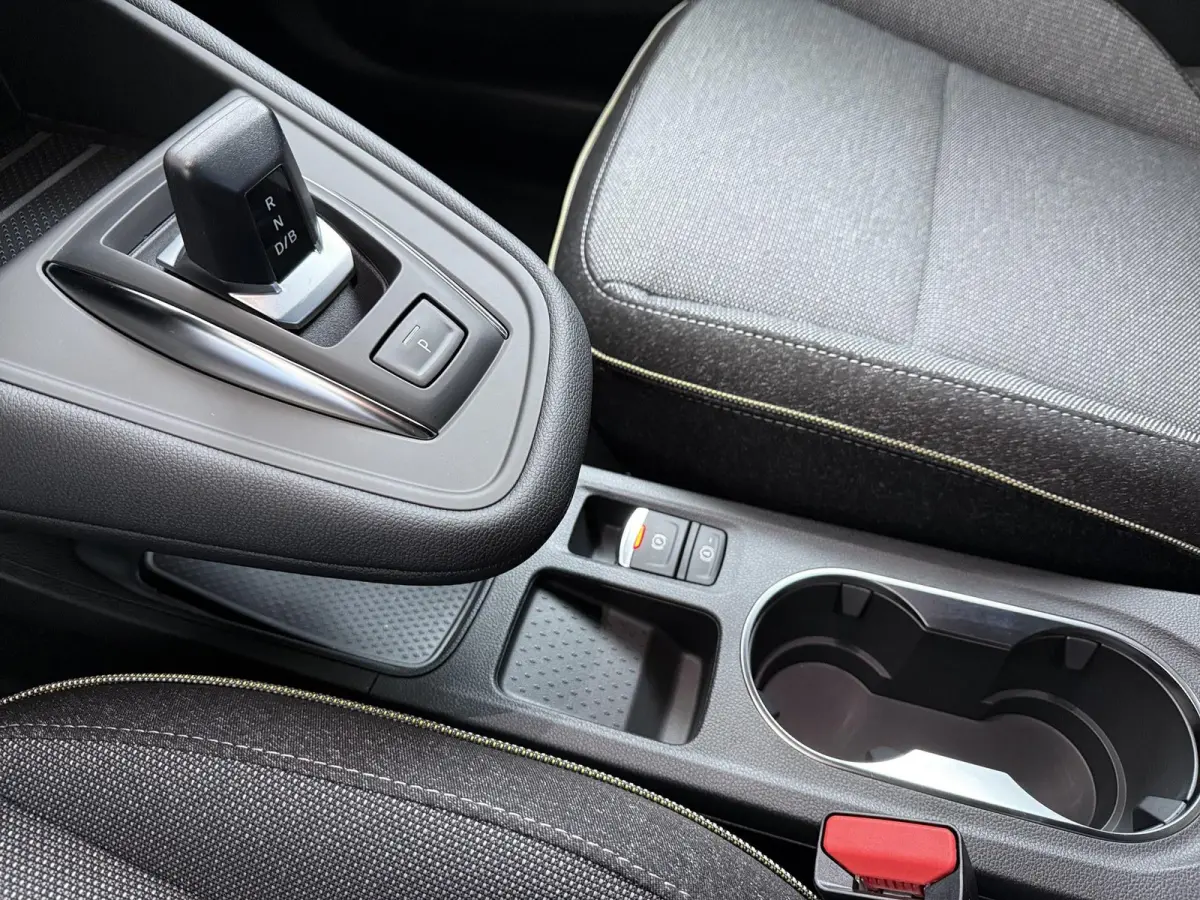 1.8 HEV Intense+ | €3.000 Korting | Adaptieve cruise | Stoel/Stuur en vooruit verwarming | MI-PILOT | Sfeerverlichting | 18-inch lichtmetalen velgen | LED-koplampen | Apple carplay/Android