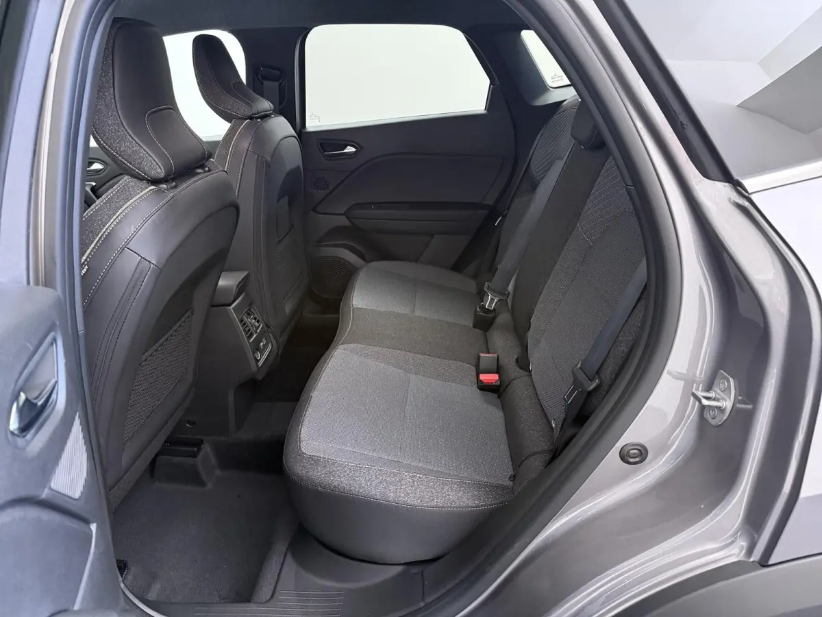 1.8 HEV Intense+ | €3.000 Korting | Adaptieve cruise | Stoel/Stuur en vooruit verwarming | MI-PILOT | Sfeerverlichting | 18-inch lichtmetalen velgen | LED-koplampen | Apple carplay/Android