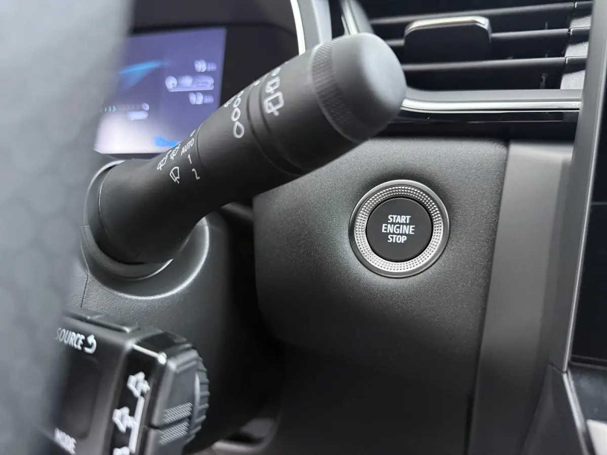 1.8 HEV Intense+ | €3.000 Korting | Adaptieve cruise | Stoel/Stuur en vooruit verwarming | MI-PILOT | Sfeerverlichting | 18-inch lichtmetalen velgen | LED-koplampen | Apple carplay/Android
