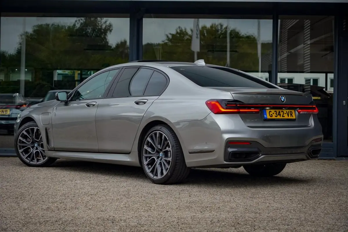 745e High Executive / M-Sport / Schuifdak / Massage / Co-Pilot / Bowers&Wilkins / Alcantara Hemel / Laser