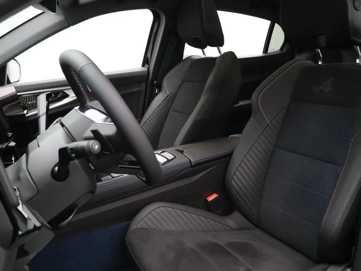 300pk E-Tech 4x4 plug-in hybrid atelier Alpine Harman Kardon | Panoramadak