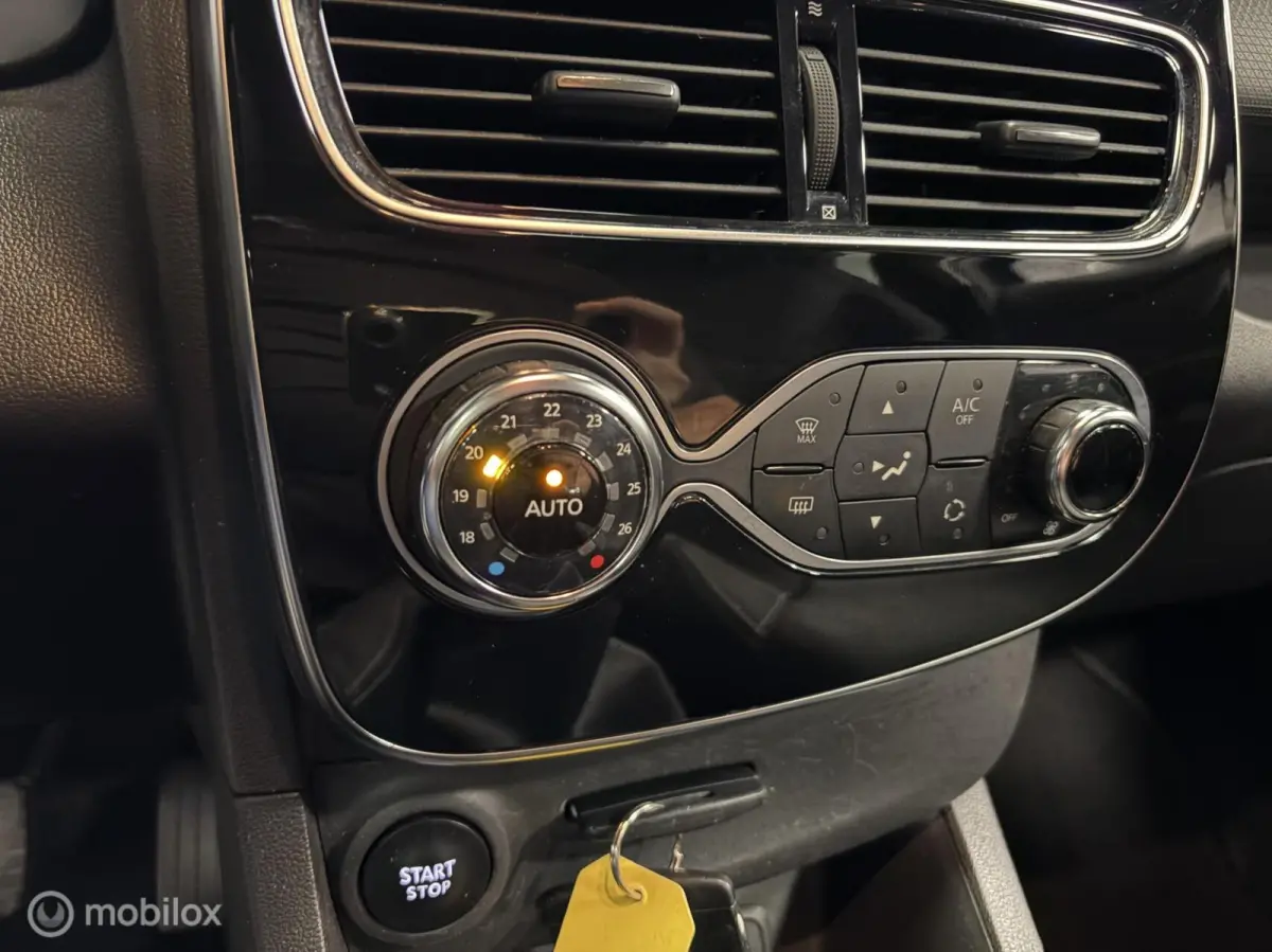 0.9 TCe Zen NAVI / CLIMA / CRUISE / LMV /