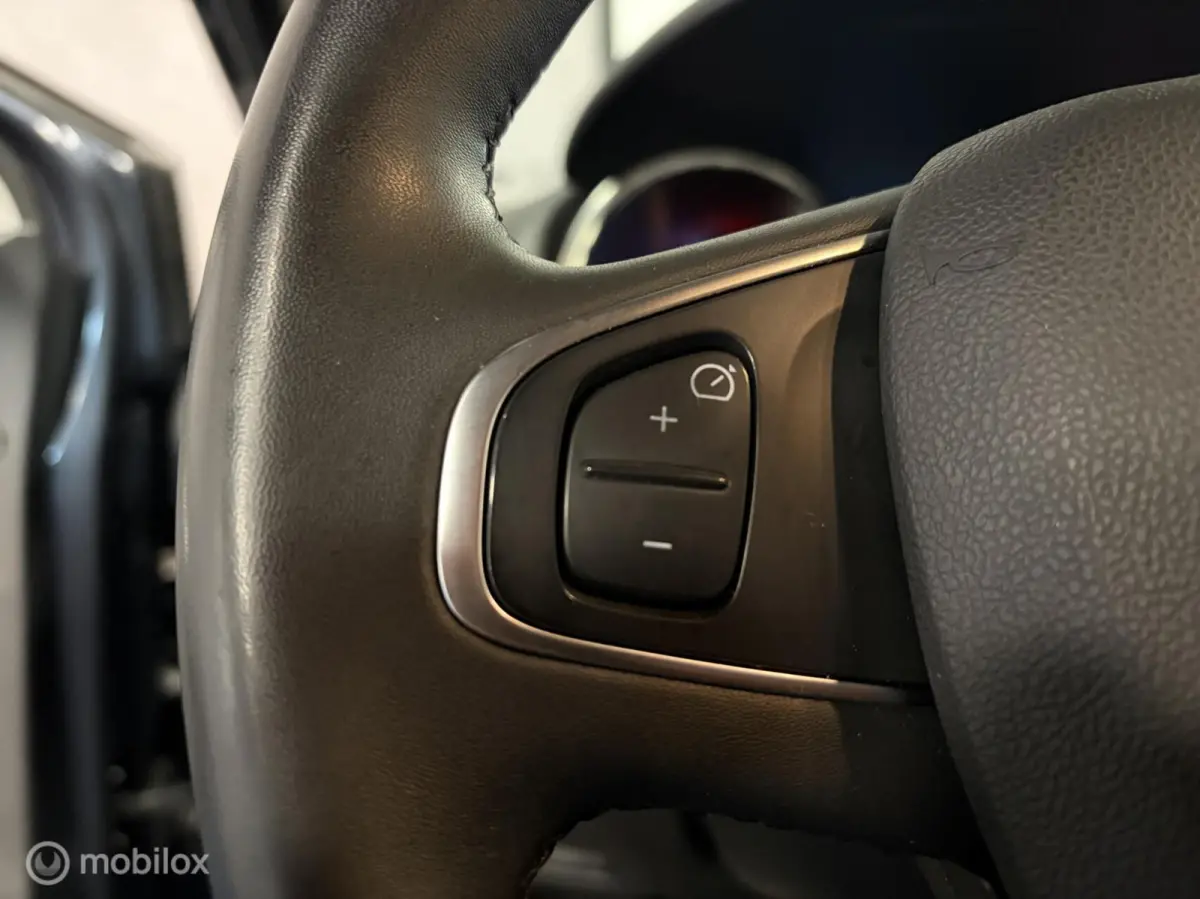 0.9 TCe Zen NAVI / CLIMA / CRUISE / LMV /