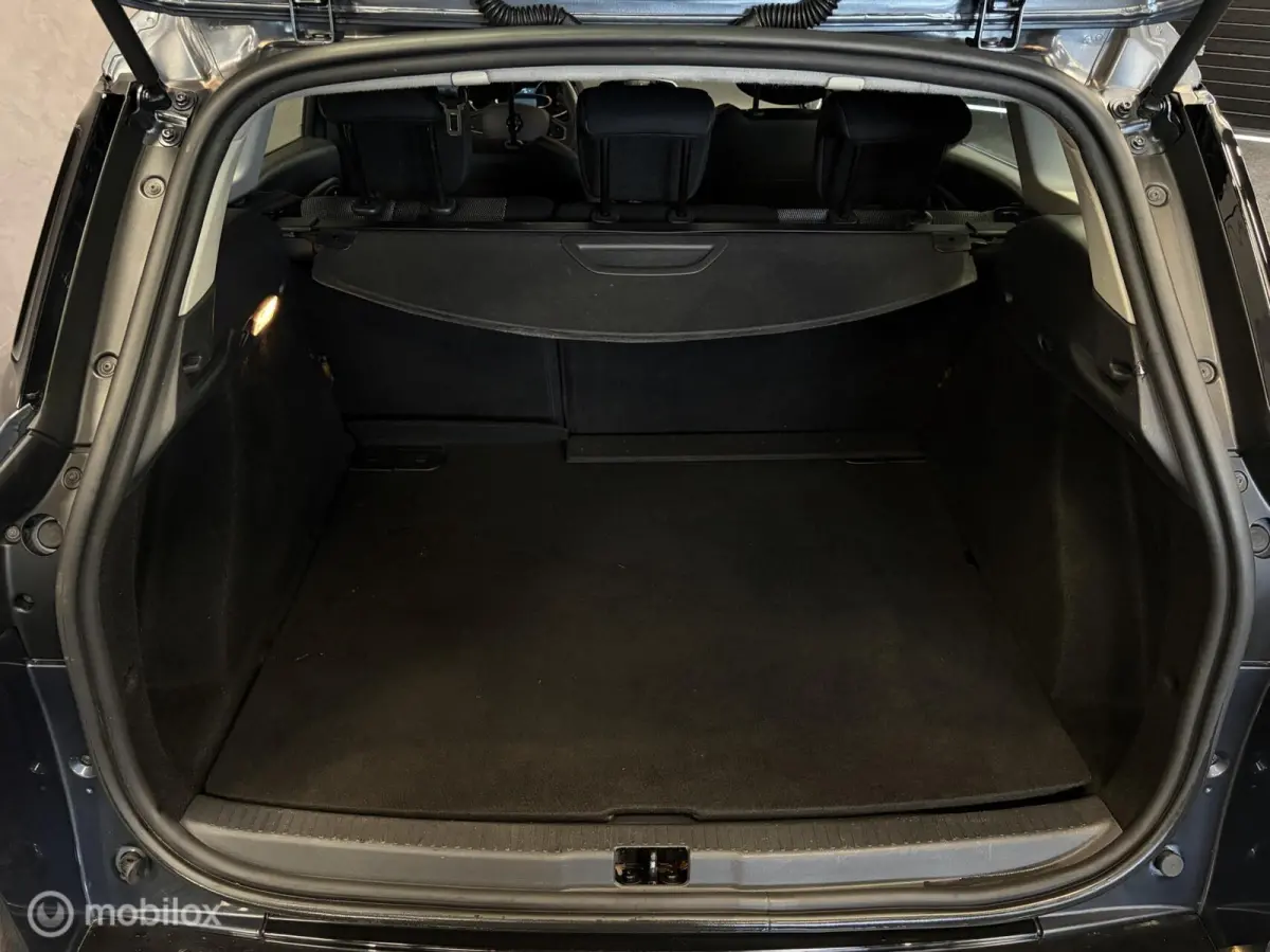 0.9 TCe Zen NAVI / CLIMA / CRUISE / LMV /