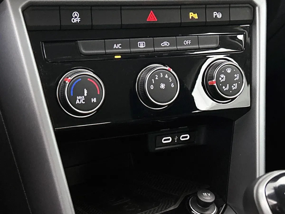 1.0 TSI Life | 110 PK | | Airco | Adaptive Cruise Control | Lane Assist | Parkeersensoren | Apple Carplay / Android Auto |
