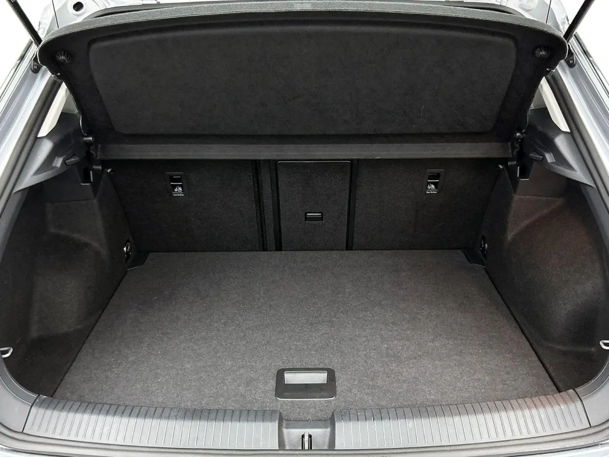 1.0 TSI Life | 110 PK | | Airco | Adaptive Cruise Control | Lane Assist | Parkeersensoren | Apple Carplay / Android Auto |