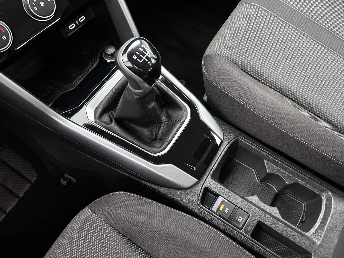 1.0 TSI Life | 110 PK | | Airco | Adaptive Cruise Control | Lane Assist | Parkeersensoren | Apple Carplay / Android Auto |