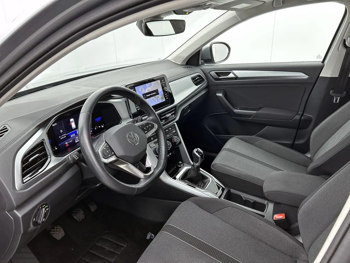 1.0 TSI Life | 110 PK | | Airco | Adaptive Cruise Control | Lane Assist | Parkeersensoren | Apple Carplay / Android Auto |