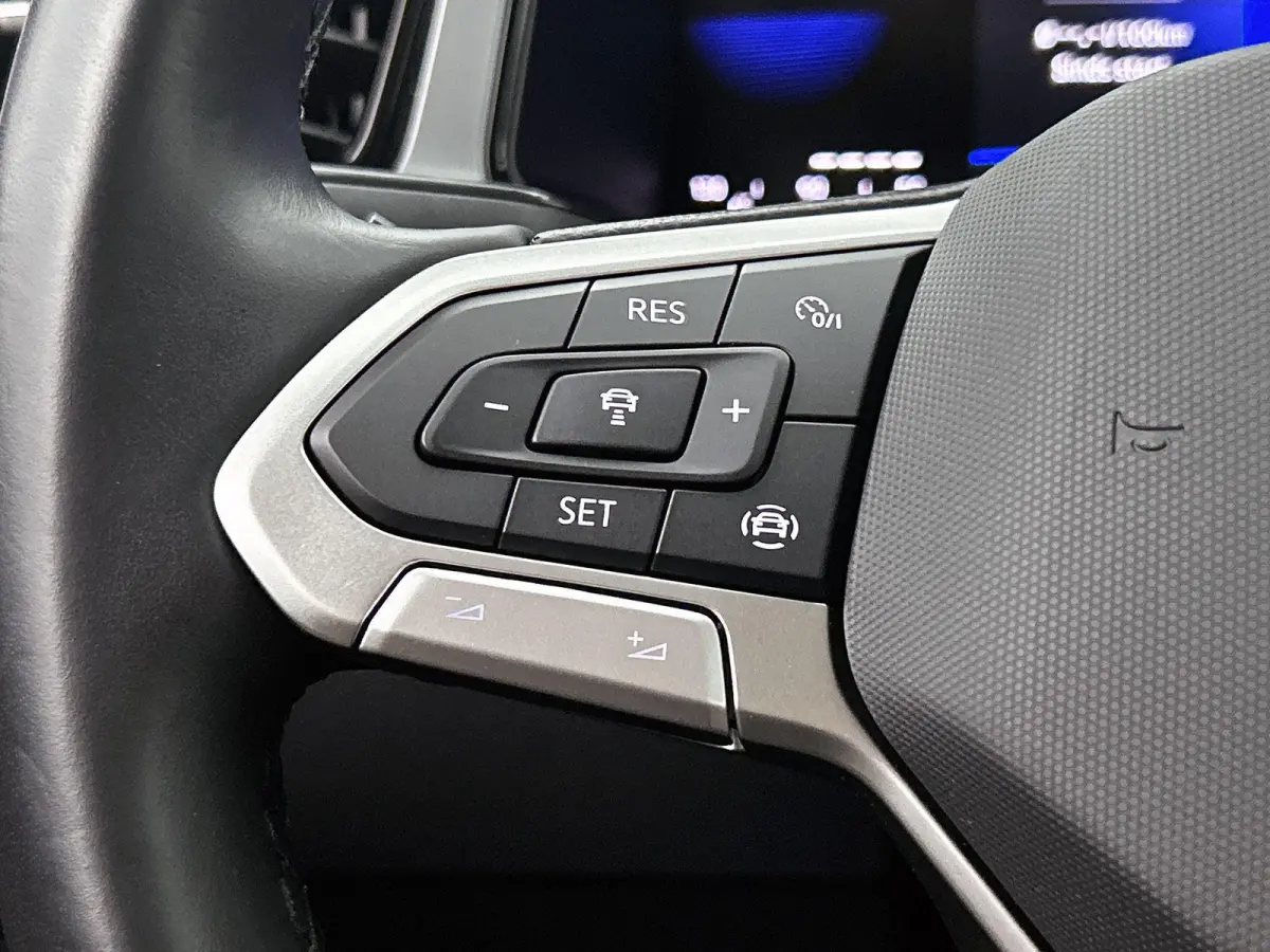 1.0 TSI Life | 110 PK | | Airco | Adaptive Cruise Control | Lane Assist | Parkeersensoren | Apple Carplay / Android Auto |