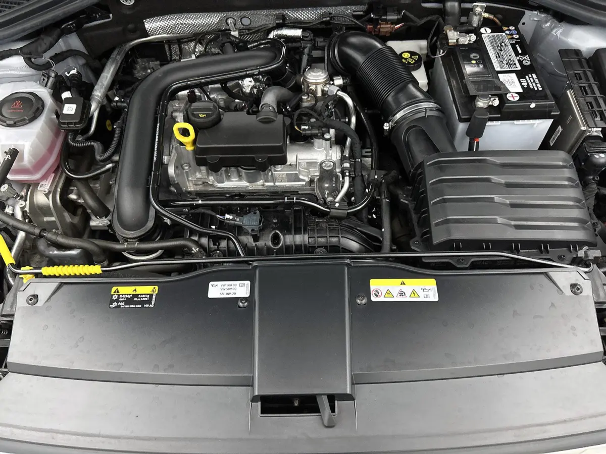 1.0 TSI Life | 110 PK | | Airco | Adaptive Cruise Control | Lane Assist | Parkeersensoren | Apple Carplay / Android Auto |