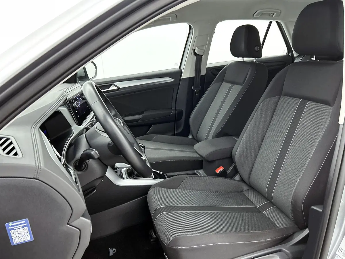 1.0 TSI Life | 110 PK | | Airco | Adaptive Cruise Control | Lane Assist | Parkeersensoren | Apple Carplay / Android Auto |