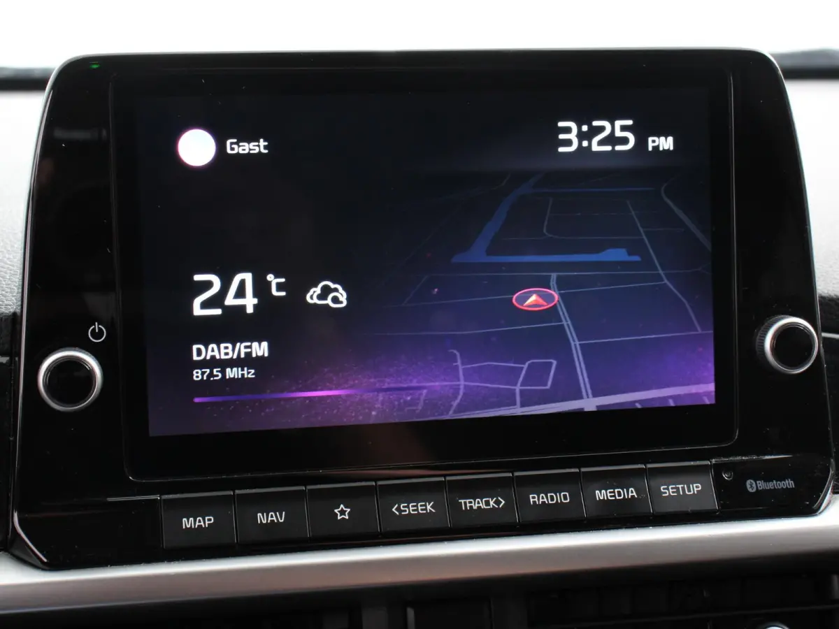 1.0 DPi Dynamic Plusline Navigatie Apple Carplay/Android Auto Camera Parkeer sensoren Climate Control Lichtmetalen Velgen Cruise Control Parkeer sensoren Extra Getint Glas Keyles