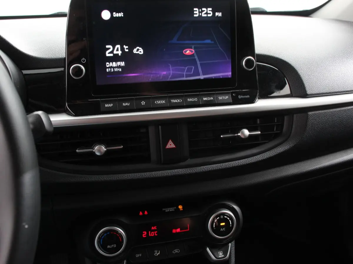 1.0 DPi Dynamic Plusline Navigatie Apple Carplay/Android Auto Camera Parkeer sensoren Climate Control Lichtmetalen Velgen Cruise Control Parkeer sensoren Extra Getint Glas Keyles