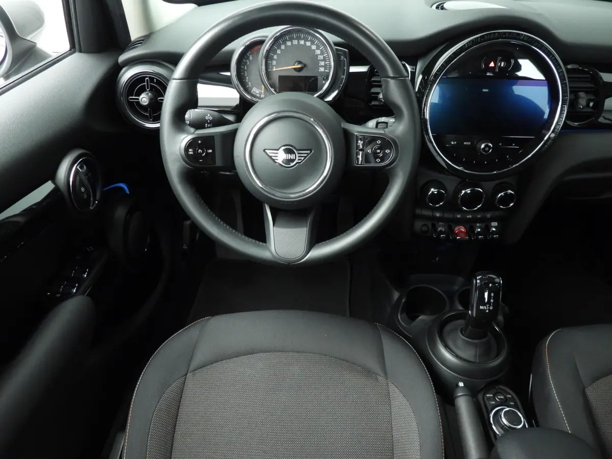 Cooper | LED | Navigatie | Clima | PDC | Cruise controle | DAB | Alu 16 inch
