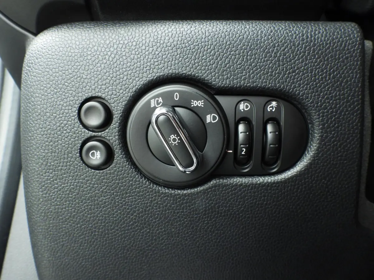 Cooper | LED | Navigatie | Clima | PDC | Cruise controle | DAB | Alu 16 inch