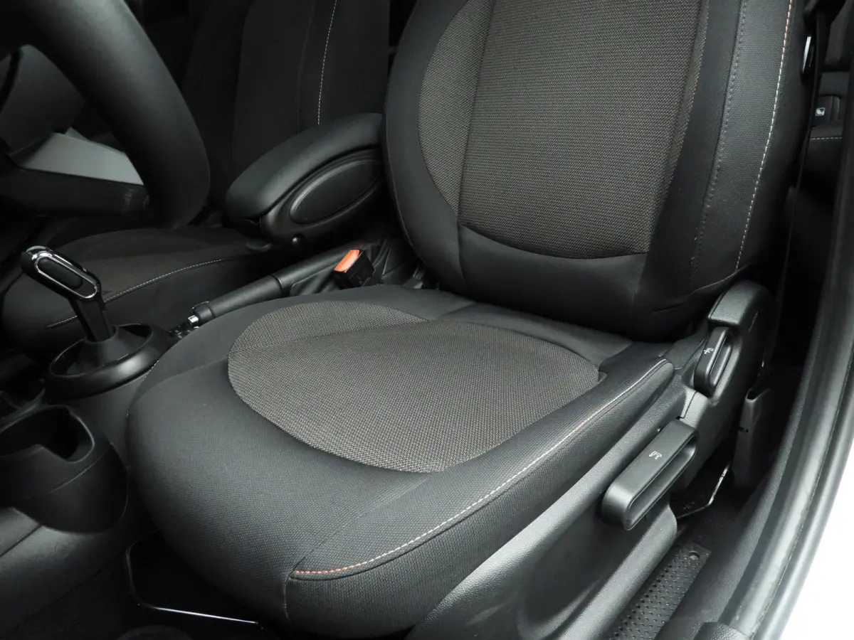 Cooper | LED | Navigatie | Clima | PDC | Cruise controle | DAB | Alu 16 inch