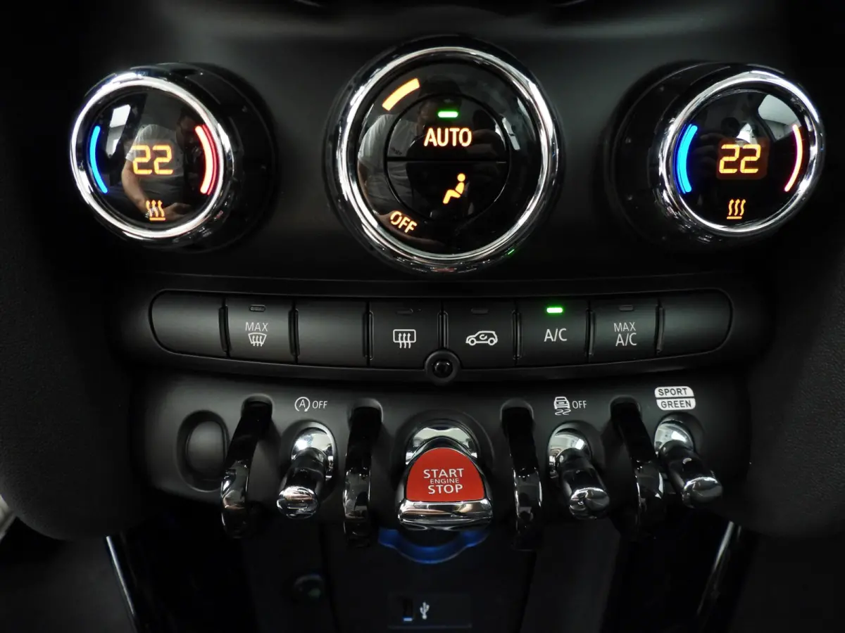 Cooper | LED | Navigatie | Clima | PDC | Cruise controle | DAB | Alu 16 inch