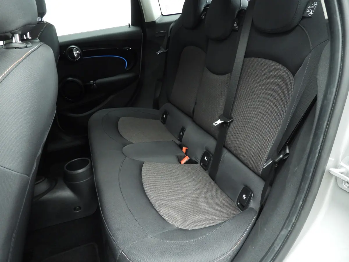 Cooper | LED | Navigatie | Clima | PDC | Cruise controle | DAB | Alu 16 inch