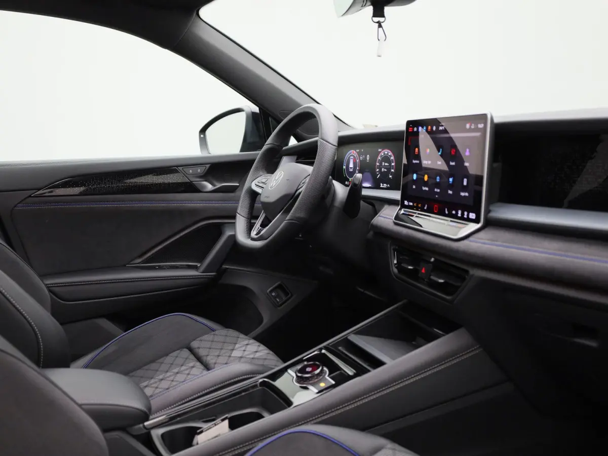 1.5 eHybrid R-Line Edition 204 PK| Origineel Nederlands | Panoramadak | Navigatie | Achteruitrijcamera | Dodehoekdetectie | Achterklep Elektrisch