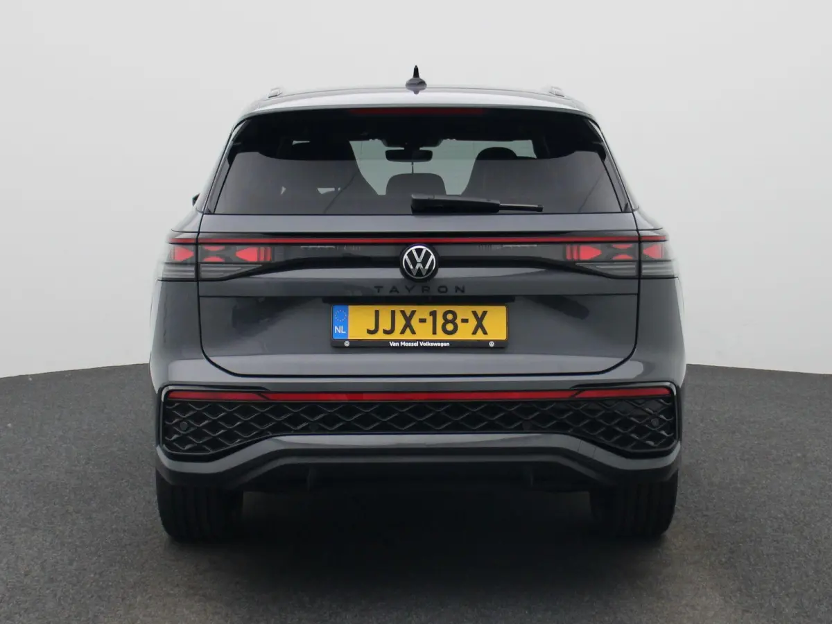 1.5 eHybrid R-Line Edition 204 PK| Origineel Nederlands | Panoramadak | Navigatie | Achteruitrijcamera | Dodehoekdetectie | Achterklep Elektrisch