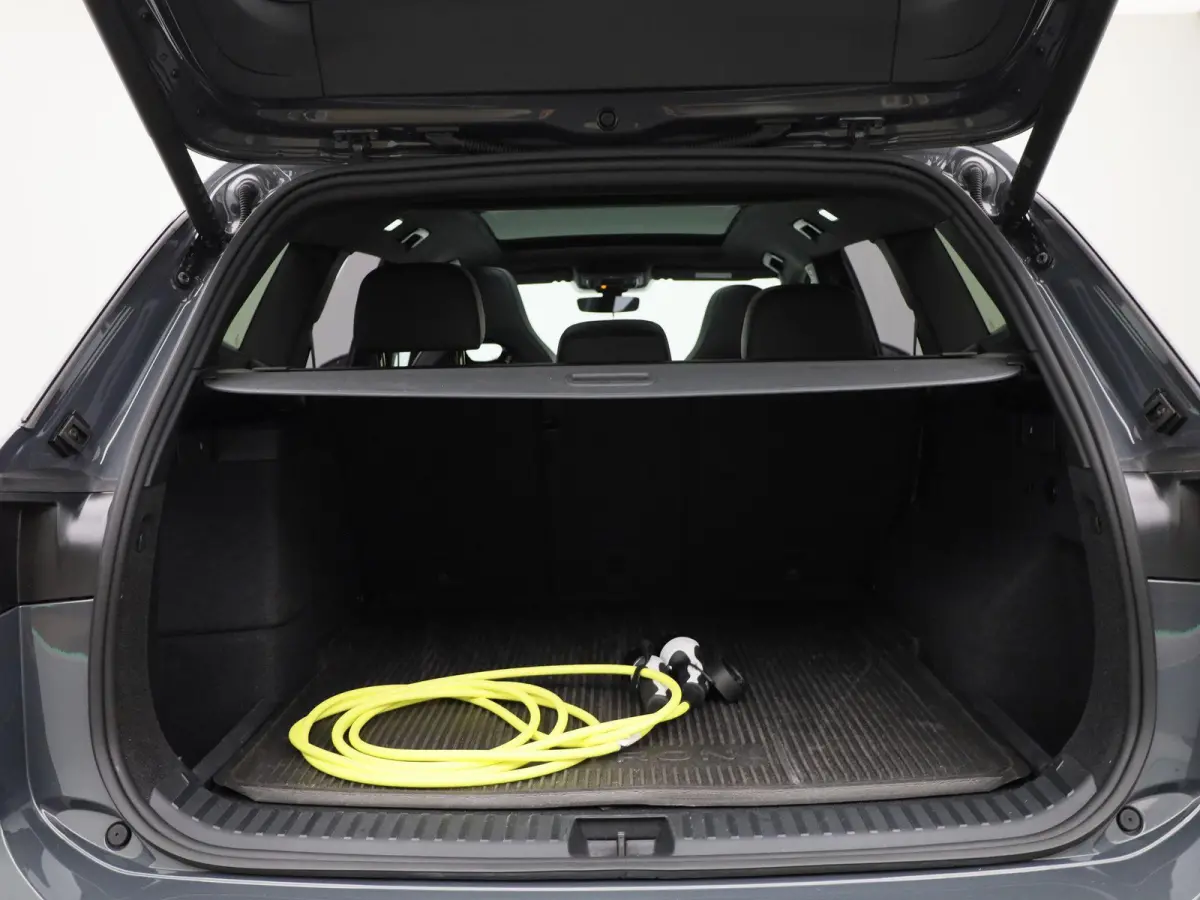 1.5 eHybrid R-Line Edition 204 PK| Origineel Nederlands | Panoramadak | Navigatie | Achteruitrijcamera | Dodehoekdetectie | Achterklep Elektrisch