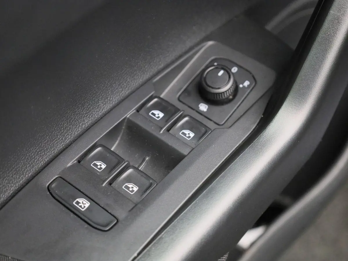 1.0 TSI Life ADAPTIEVE CRUISE CONTROL | APPLE/ANDROID CARPLAY | LICHTMETALEN VELGEN | 12 MAANDEN BOVAGGARANTIE