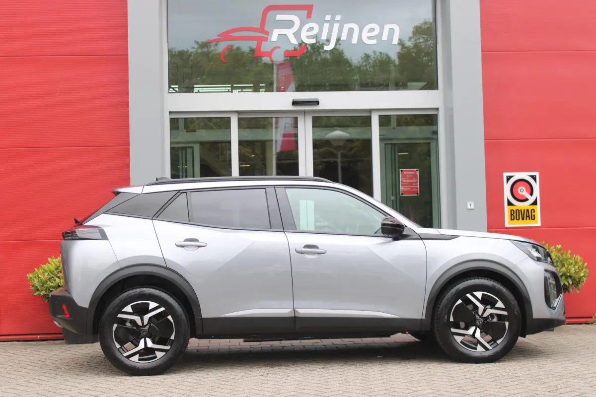 1.2 100PK ALLURE | ACHTERUITRIJ CAMERA | NAVIGATIE | DRAADLOZE APPLE CARPLAY/ANDROID AUTO | PARKEERSENSOREN VOOR + ACHTER | CRUISE CONTROL | DAB+ RADIO | CLIMATE CONTROL | 17" LICHTMETALEN V
