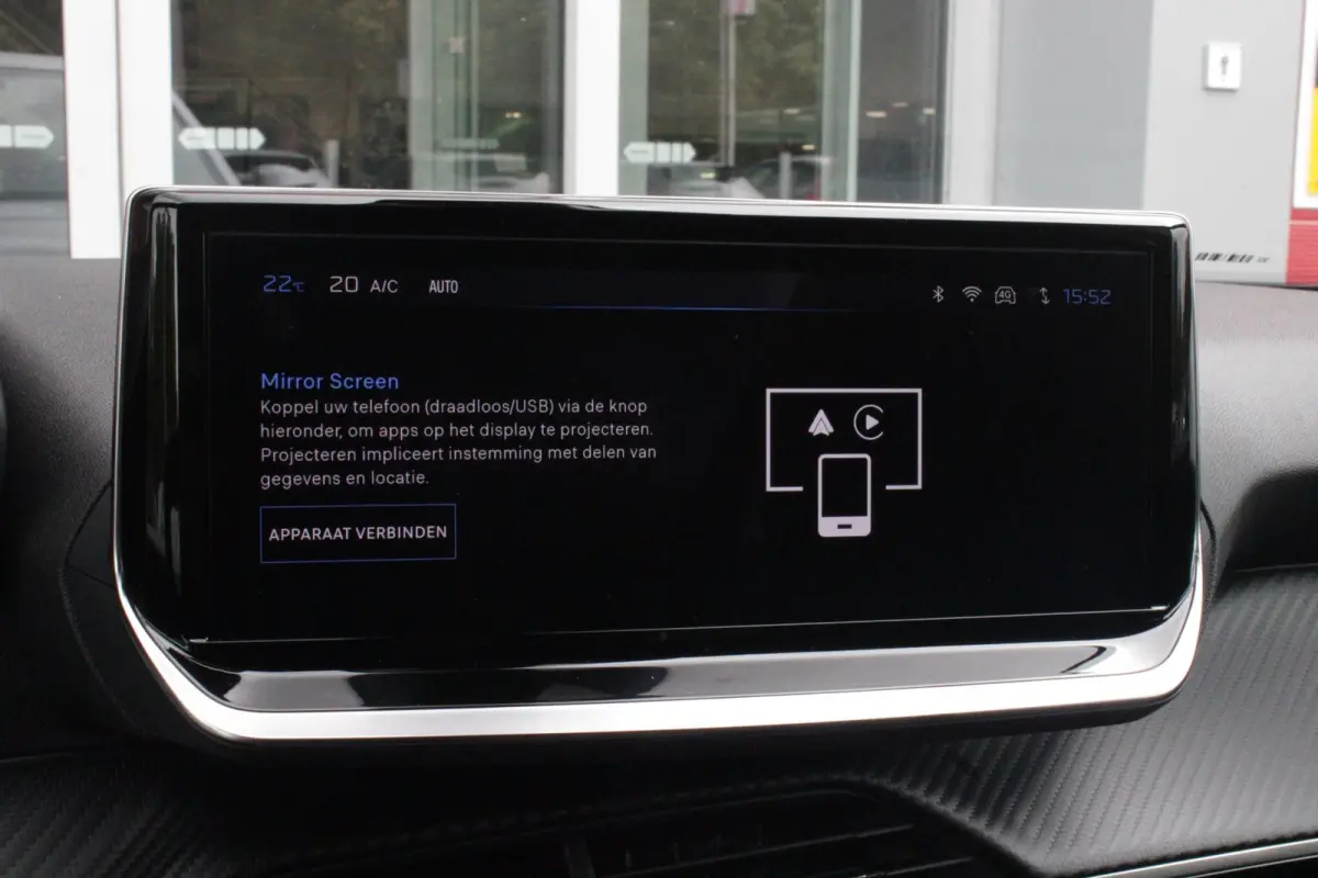 1.2 100PK ALLURE | ACHTERUITRIJ CAMERA | NAVIGATIE | DRAADLOZE APPLE CARPLAY/ANDROID AUTO | PARKEERSENSOREN VOOR + ACHTER | CRUISE CONTROL | DAB+ RADIO | CLIMATE CONTROL | 17" LICHTMETALEN V