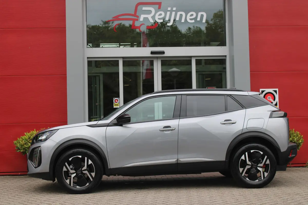 1.2 100PK ALLURE | ACHTERUITRIJ CAMERA | NAVIGATIE | DRAADLOZE APPLE CARPLAY/ANDROID AUTO | PARKEERSENSOREN VOOR + ACHTER | CRUISE CONTROL | DAB+ RADIO | CLIMATE CONTROL | 17" LICHTMETALEN V