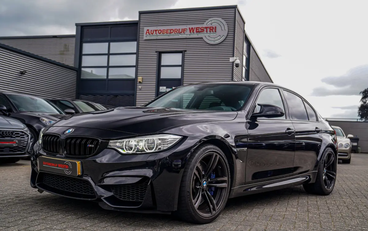 M3 | Carbon Dak | Origineel NL | BMW LED | M Drivers Package | Camera | 100% onderhouden | Carbon accenten | 431PK |