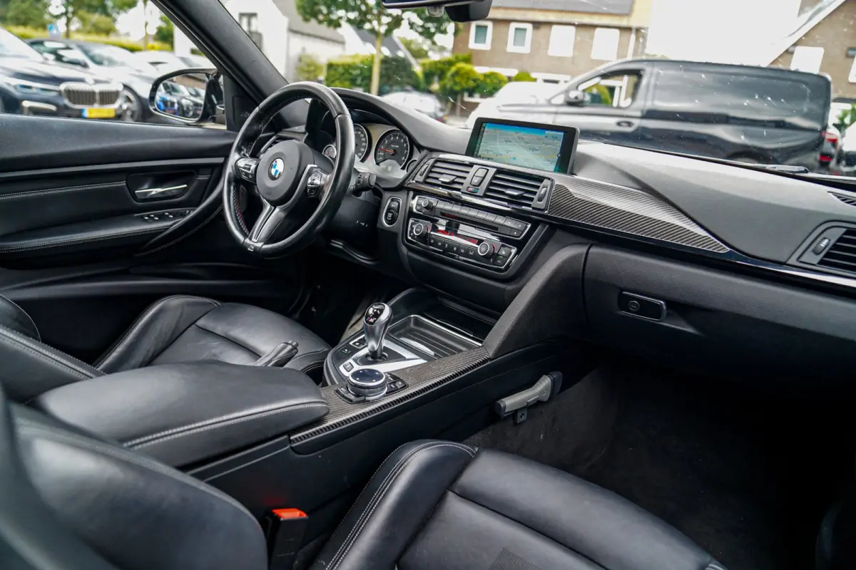 M3 | Carbon Dak | Origineel NL | BMW LED | M Drivers Package | Camera | 100% onderhouden | Carbon accenten | 431PK |