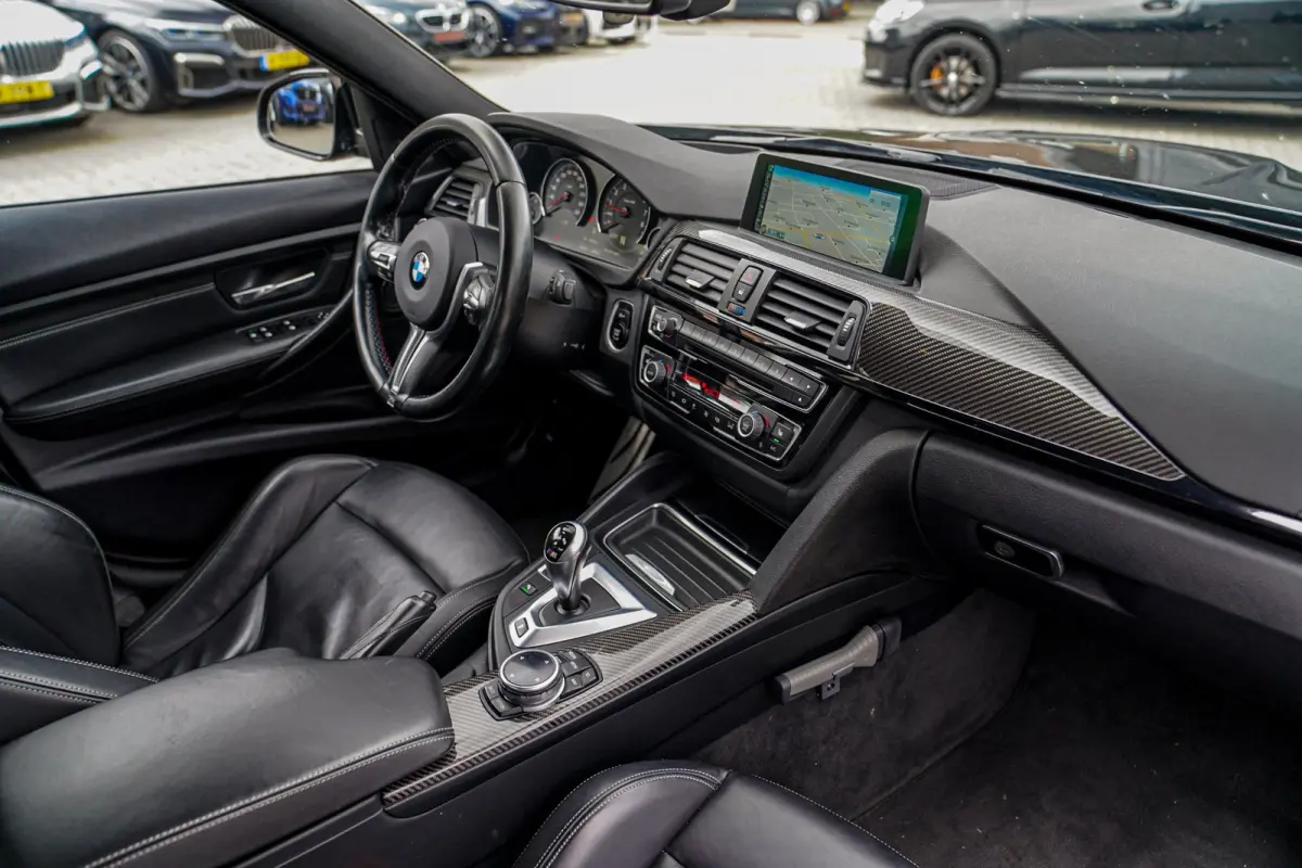M3 | Carbon Dak | Origineel NL | BMW LED | M Drivers Package | Camera | 100% onderhouden | Carbon accenten | 431PK |