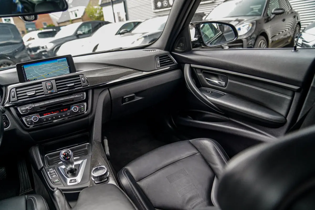 M3 | Carbon Dak | Origineel NL | BMW LED | M Drivers Package | Camera | 100% onderhouden | Carbon accenten | 431PK |