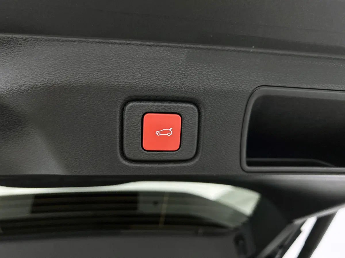 1.2 145pk e-Hybrid Summit Automaat | Schuif-/Kanteldak | Elektrische klep | Navigatie | Adaptieve Cruise control | 360 Camera | Elektrisch verstelb. Bestuurdersstoel | Stoelverwarming/Verkoe