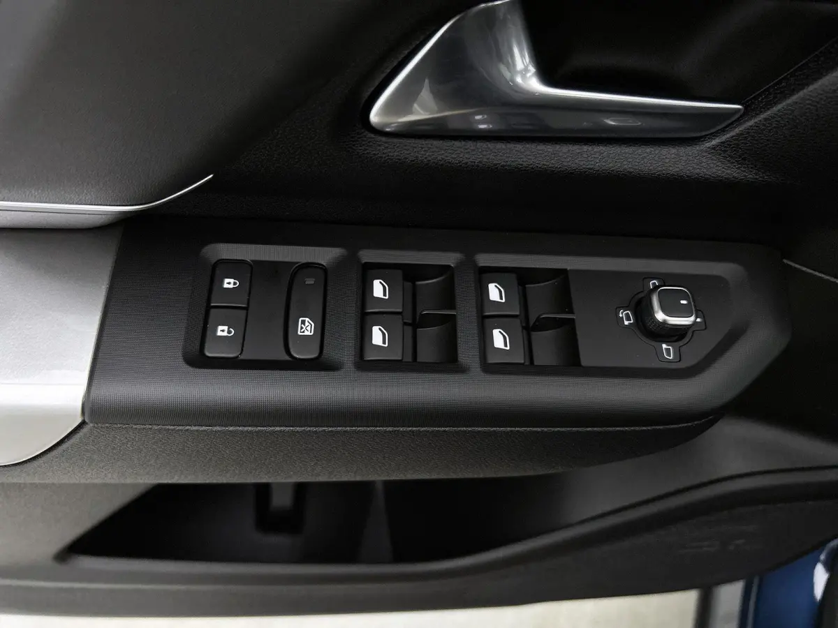 1.2 145pk e-Hybrid Summit Automaat | Schuif-/Kanteldak | Elektrische klep | Navigatie | Adaptieve Cruise control | 360 Camera | Elektrisch verstelb. Bestuurdersstoel | Stoelverwarming/Verkoe