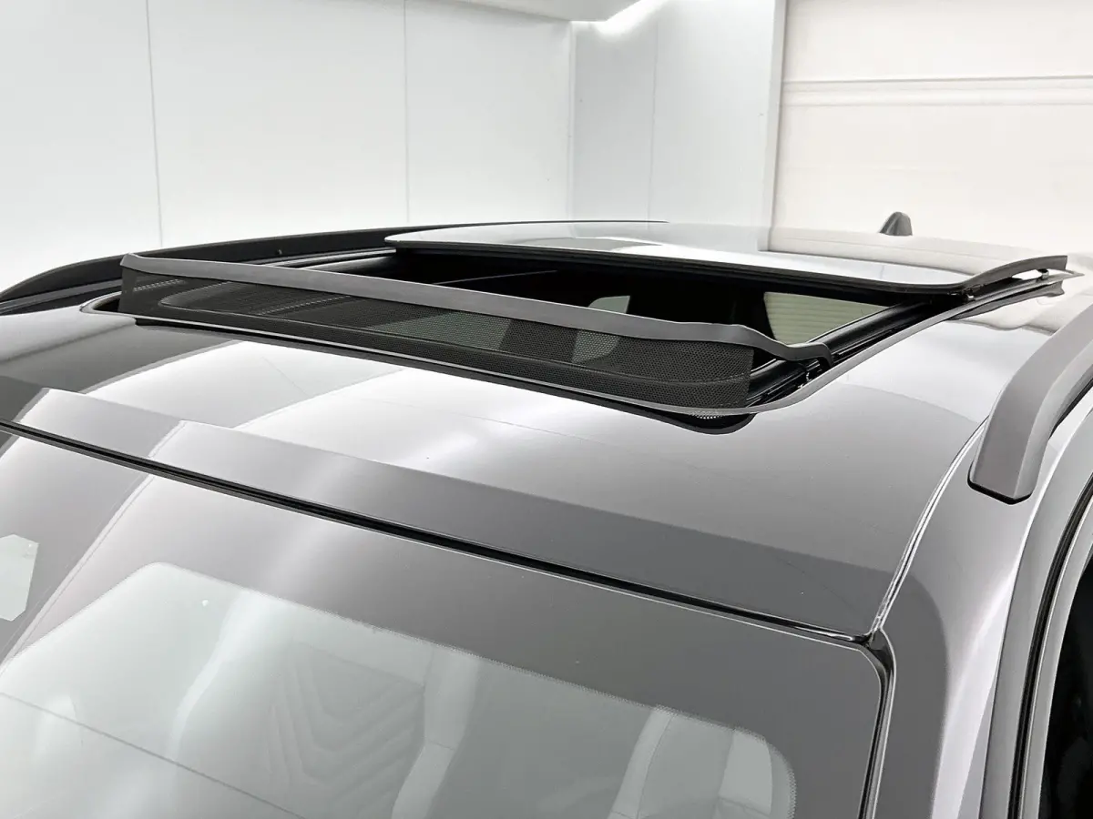 1.2 145pk e-Hybrid Summit Automaat | Schuif-/Kanteldak | Elektrische klep | Navigatie | Adaptieve Cruise control | 360 Camera | Elektrisch verstelb. Bestuurdersstoel | Stoelverwarming/Verkoe