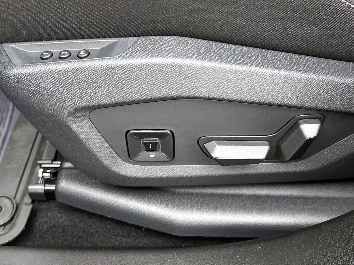 1.2 145pk e-Hybrid Summit Automaat | Schuif-/Kanteldak | Elektrische klep | Navigatie | Adaptieve Cruise control | 360 Camera | Elektrisch verstelb. Bestuurdersstoel | Stoelverwarming/Verkoe
