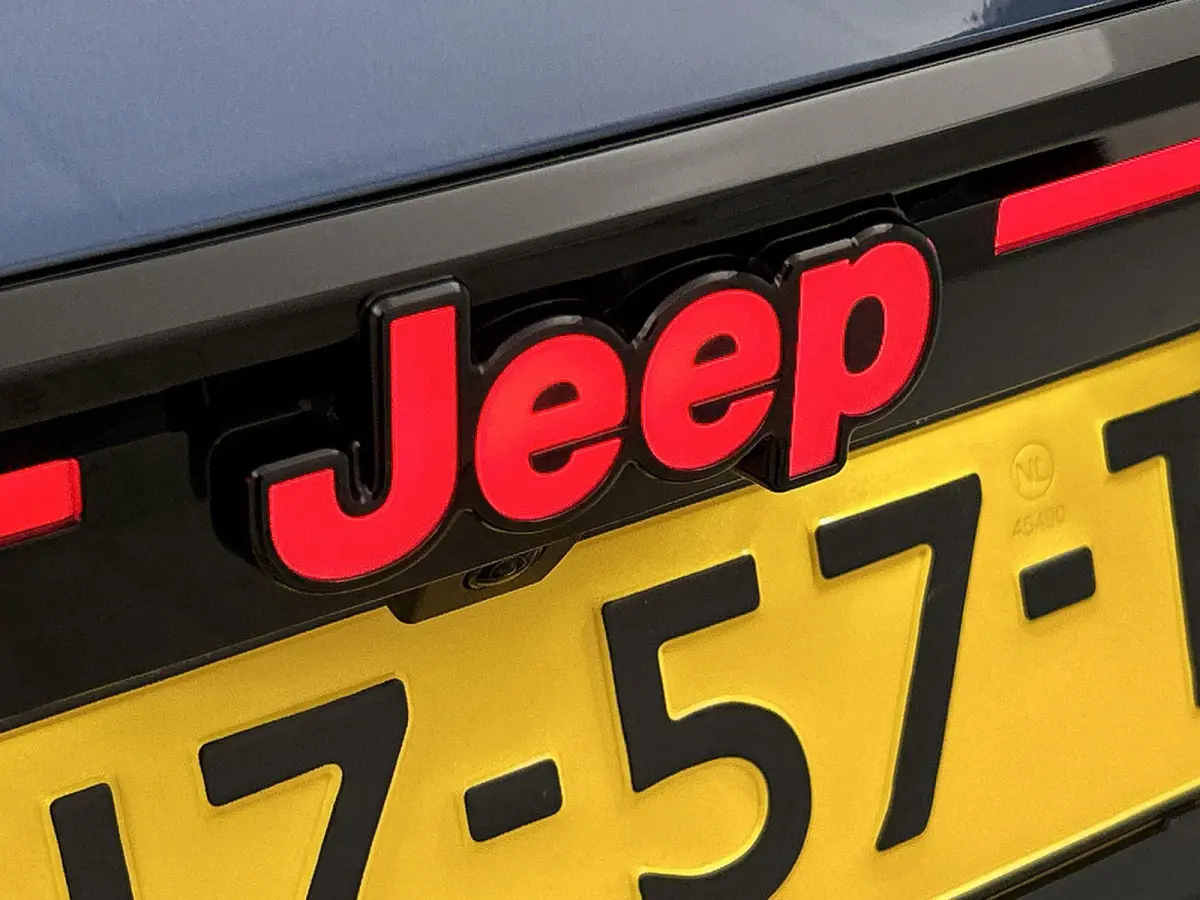 1.2 145pk e-Hybrid Summit Automaat | Schuif-/Kanteldak | Elektrische klep | Navigatie | Adaptieve Cruise control | 360 Camera | Elektrisch verstelb. Bestuurdersstoel | Stoelverwarming/Verkoe
