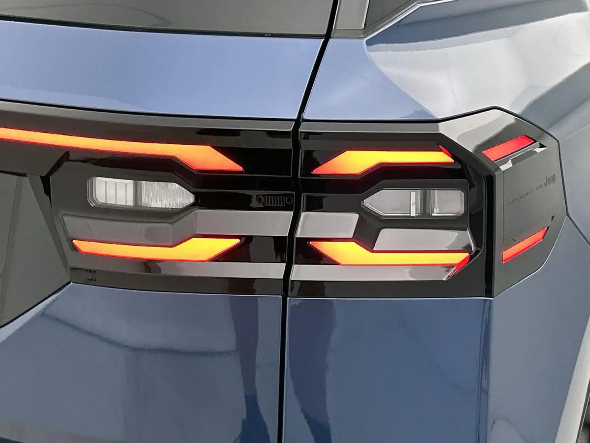 1.2 145pk e-Hybrid Summit Automaat | Schuif-/Kanteldak | Elektrische klep | Navigatie | Adaptieve Cruise control | 360 Camera | Elektrisch verstelb. Bestuurdersstoel | Stoelverwarming/Verkoe