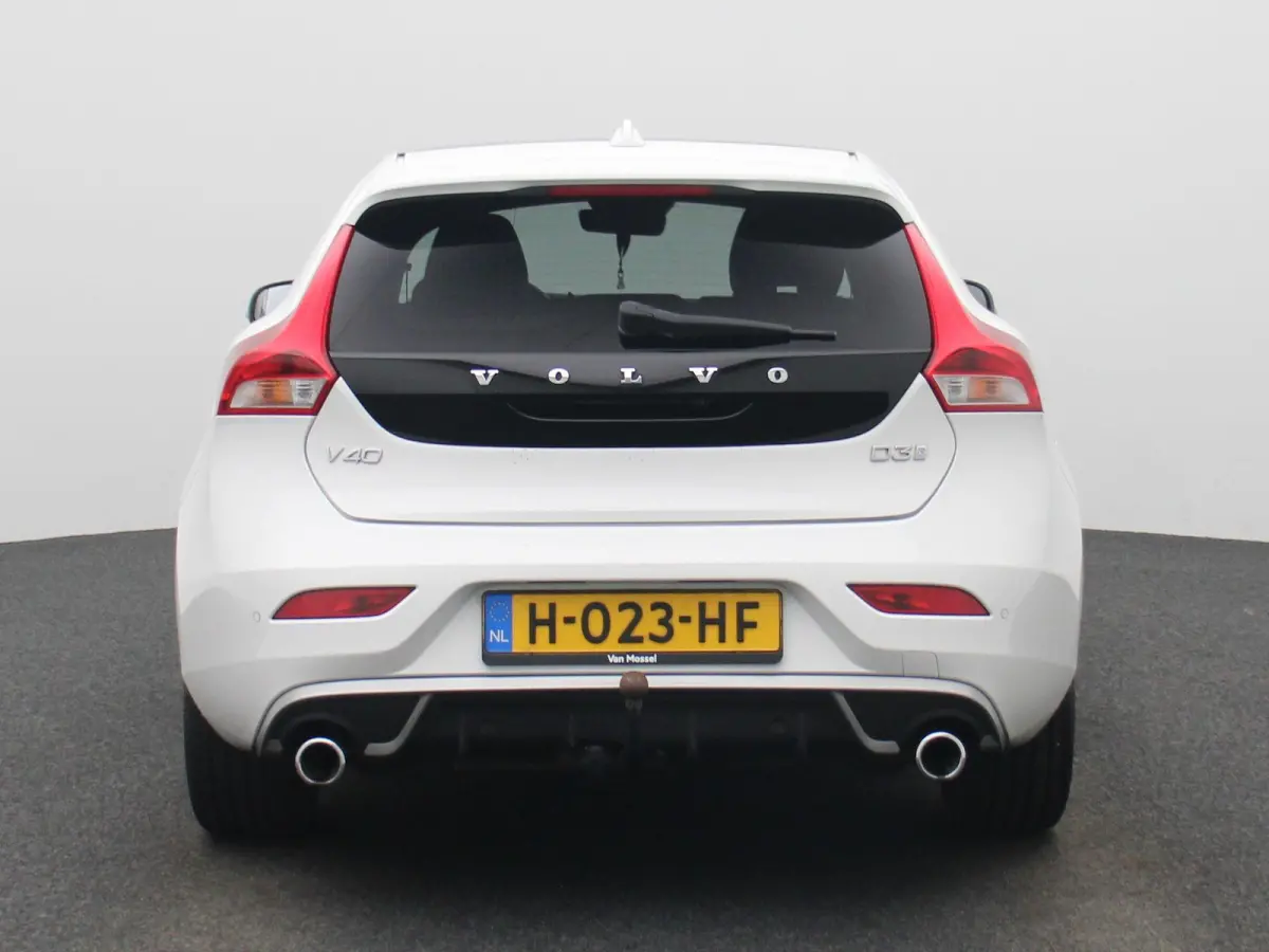 2.0 D3 Polar+ Sport AUTOMAAT | PANORAMADAK | TREKHAAK | R-DESIGN | NAVIGATIE | CRUISE | CLIMA | STOELVERWARMING | 12 MAANDEN BOVAG GARANTIE |