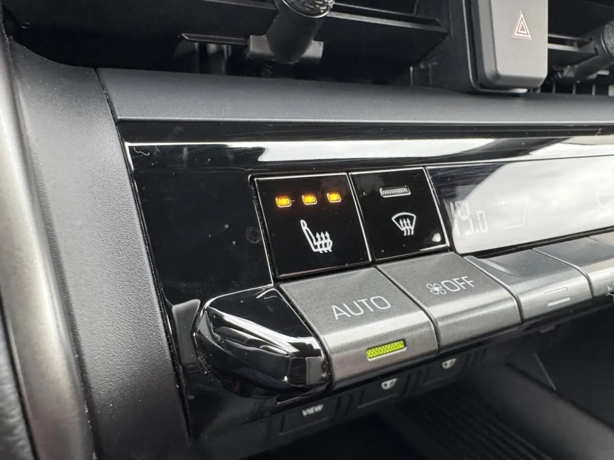 2.0 Plug-in Hybrid 220 First Edition|NL-Auto