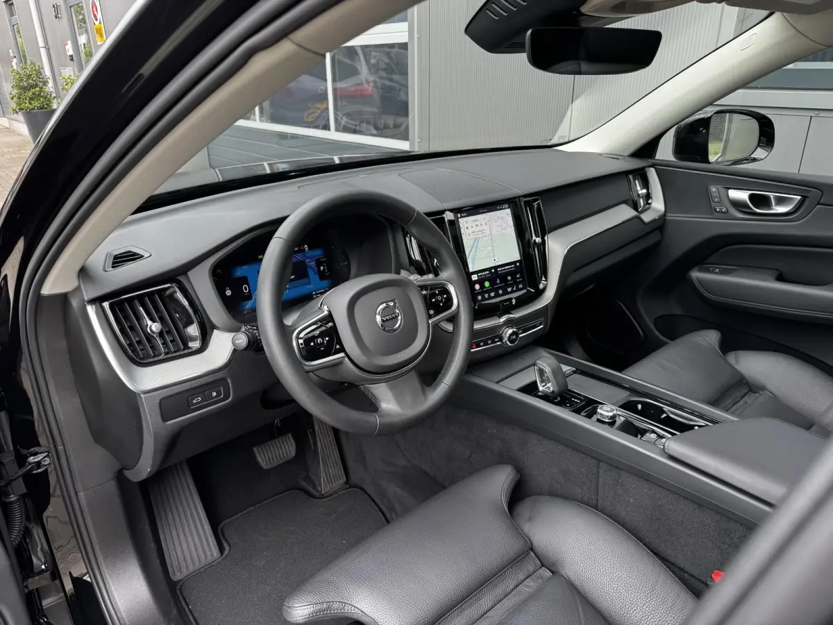 2.0 T6 Plug-in hybrid AWD Plus Dark 349 PK | Long range | Trekhaak | Panorama | Vol Leder | 21 Inch | 2 fase laden | Verwarmingspakket