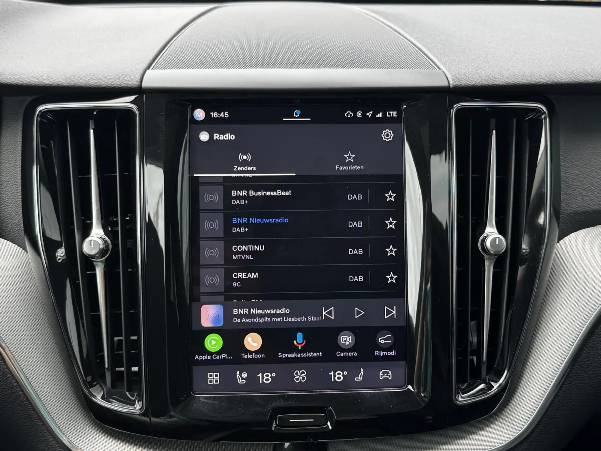 2.0 T6 Plug-in hybrid AWD Plus Dark 349 PK | Long range | Trekhaak | Panorama | Vol Leder | 21 Inch | 2 fase laden | Verwarmingspakket