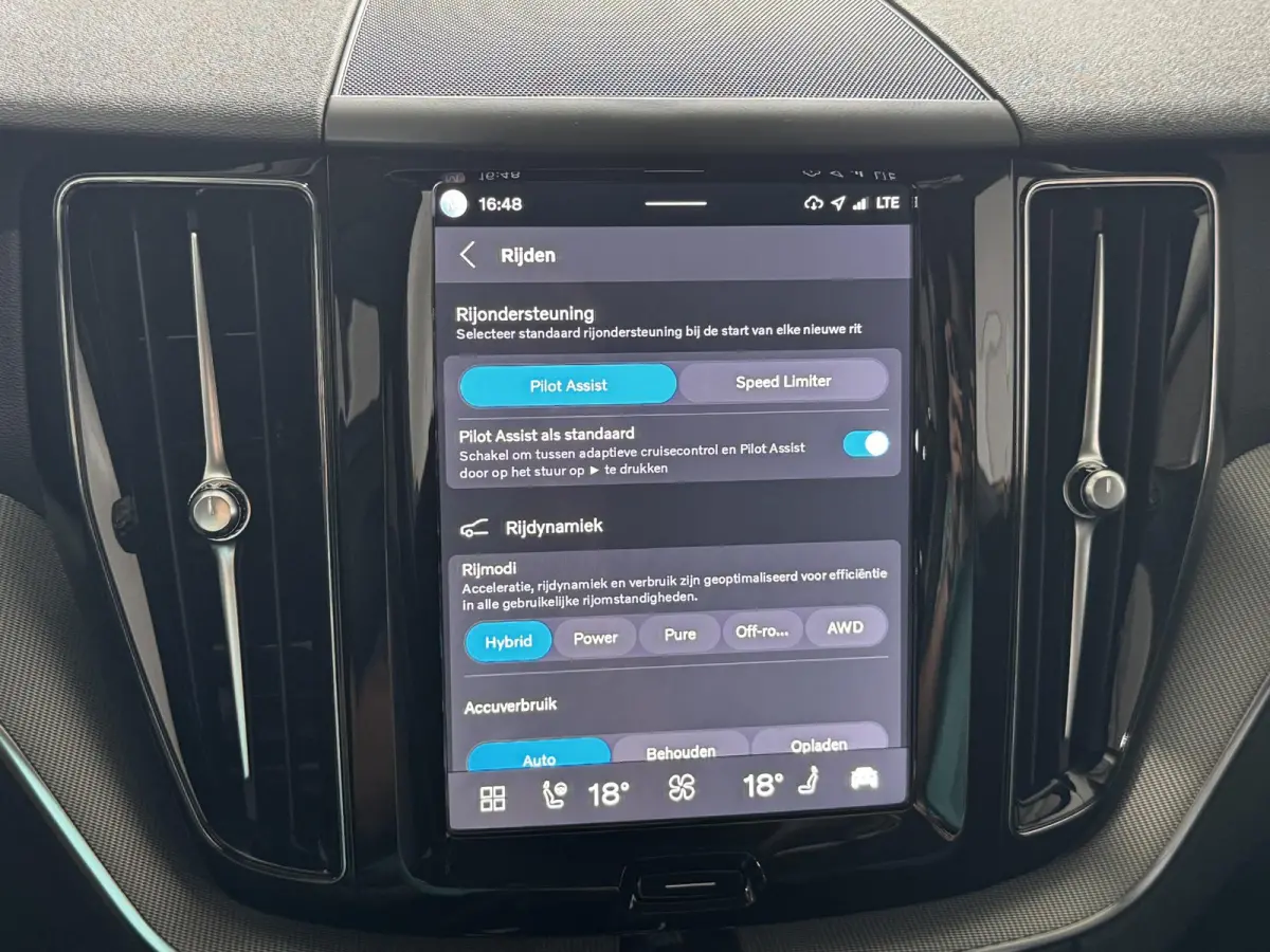2.0 T6 Plug-in hybrid AWD Plus Dark 349 PK | Long range | Trekhaak | Panorama | Vol Leder | 21 Inch | 2 fase laden | Verwarmingspakket