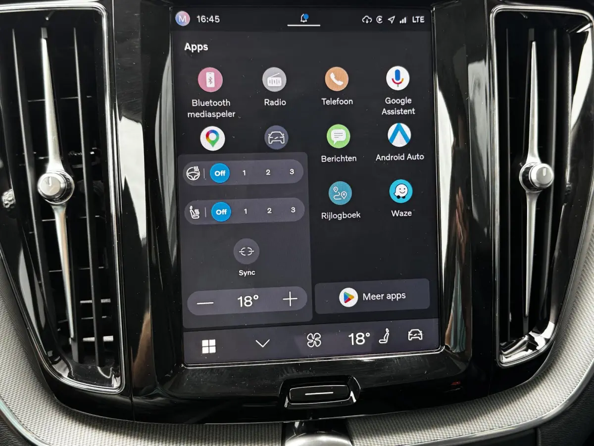 2.0 T6 Plug-in hybrid AWD Plus Dark 349 PK | Long range | Trekhaak | Panorama | Vol Leder | 21 Inch | 2 fase laden | Verwarmingspakket