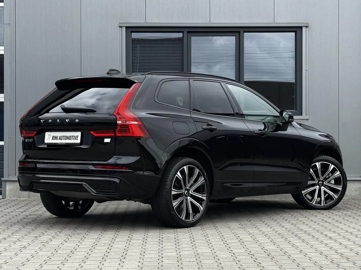 2.0 T6 Plug-in hybrid AWD Plus Dark 349 PK | Long range | Trekhaak | Panorama | Vol Leder | 21 Inch | 2 fase laden | Verwarmingspakket